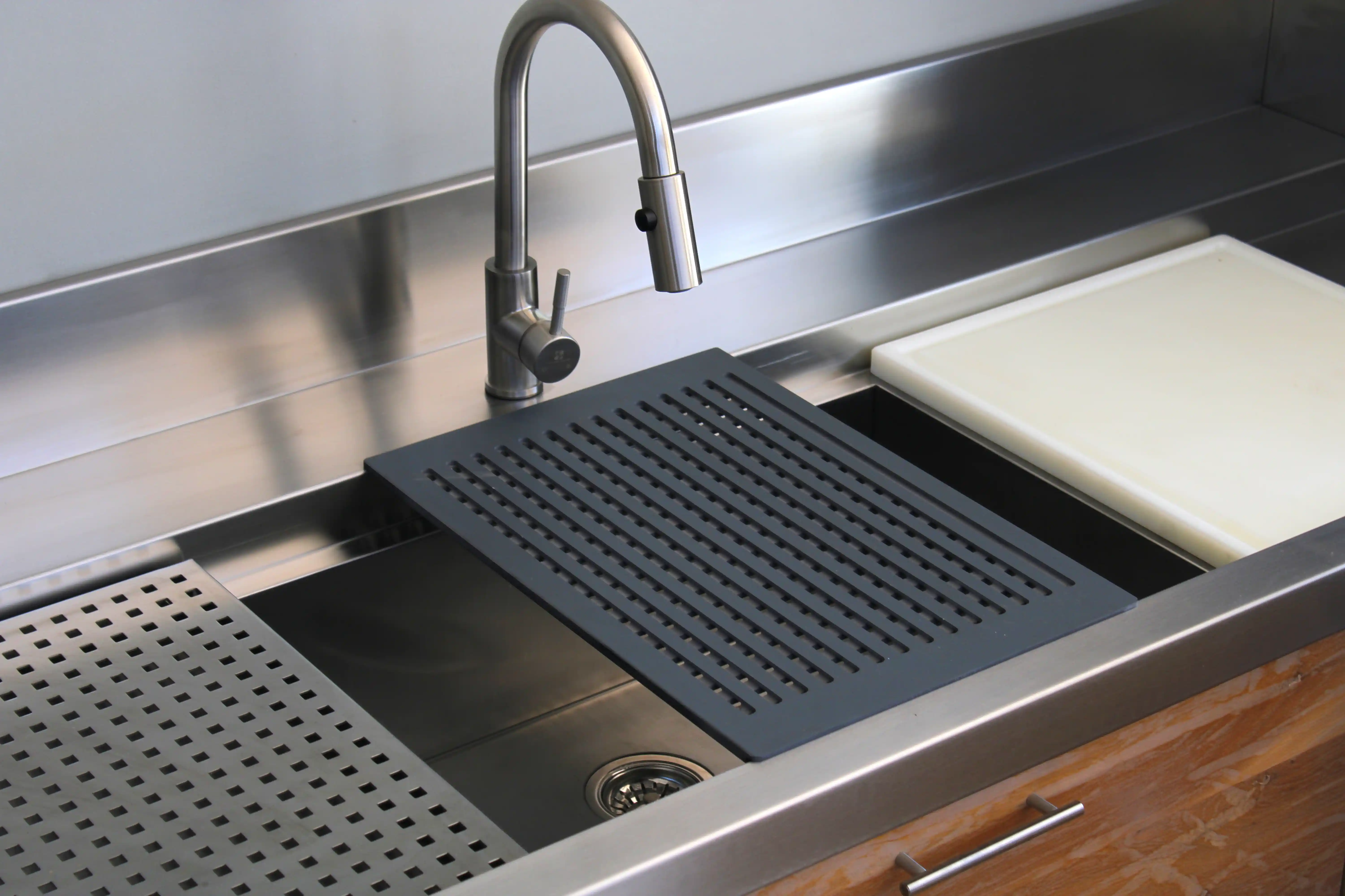 Cucina completa Design Moderno - Dettaglio tagliere integrato